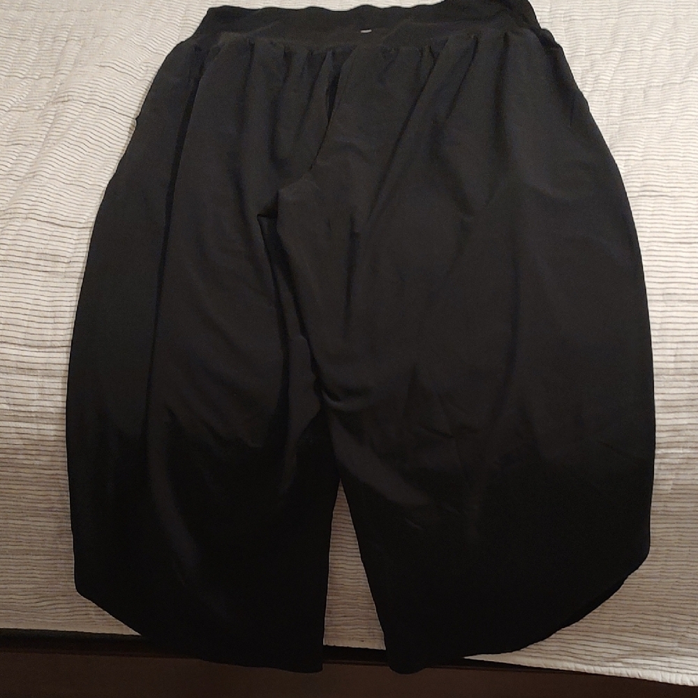 HALARA Black Smocked-Waist Cropped Pants - Picture 4 of 4